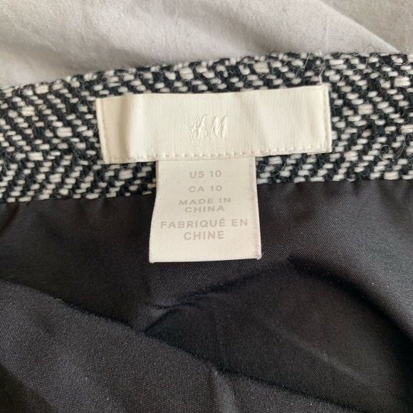H&M Black and White Plaid Knit Mini Skirt Winter Skirt Chevron - Picture 3 of 3